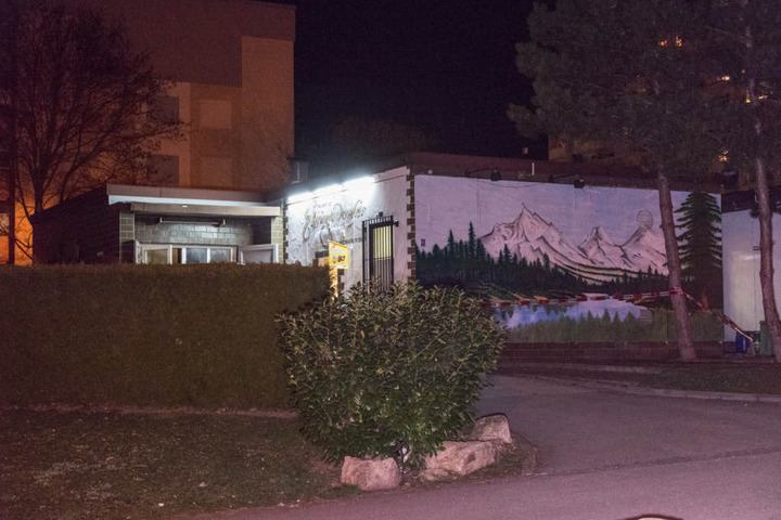 Der 18-Jährige konnte sich noch bis zu diesem Getränkemarkt schleppen, wo er verstarb.