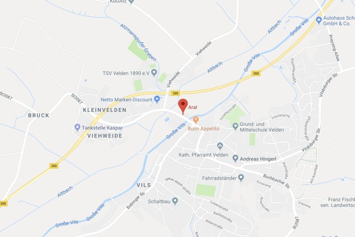 Ein Unbekannter hat die Aral-Tankstelle in der Landshuterstraße in Velden überfallen.