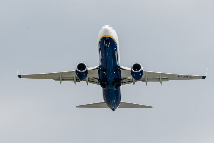 Was war beim Ryanair-Flugzeug defekt, sodass es schnell landen musste? (Archivbild)