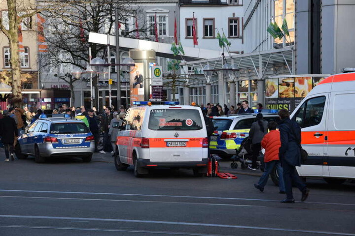 Ein Großaufgebot an Rettungskräften kümmerte sich um die Verletzten.