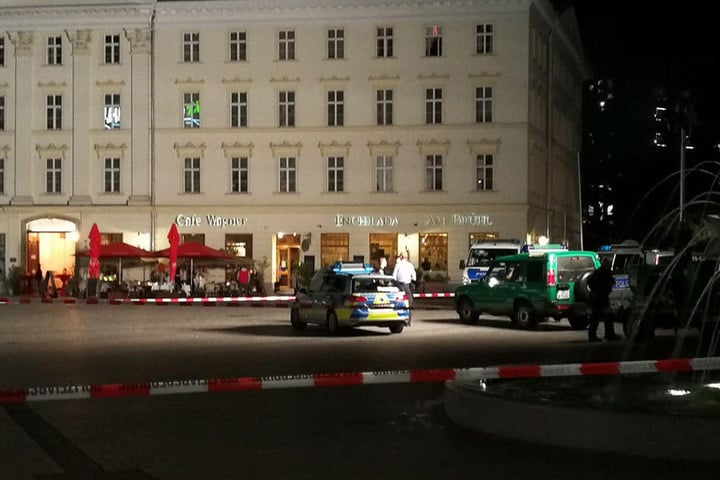 Gegen 21 Uhr rückte die Polizei am Samstagabend zu einem Großeinsatz in die Innenstadt aus.