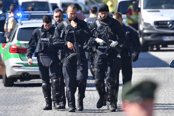 Der mutmaßliche Täter, den die Beamten festgenommen haben, ist ein 37 Jahre alter Deutscher. In den USA ist er polizeibekannt.