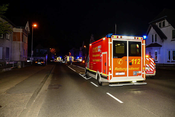 Auch ein Rettungswagen war in der Nacht am Einsatzort.