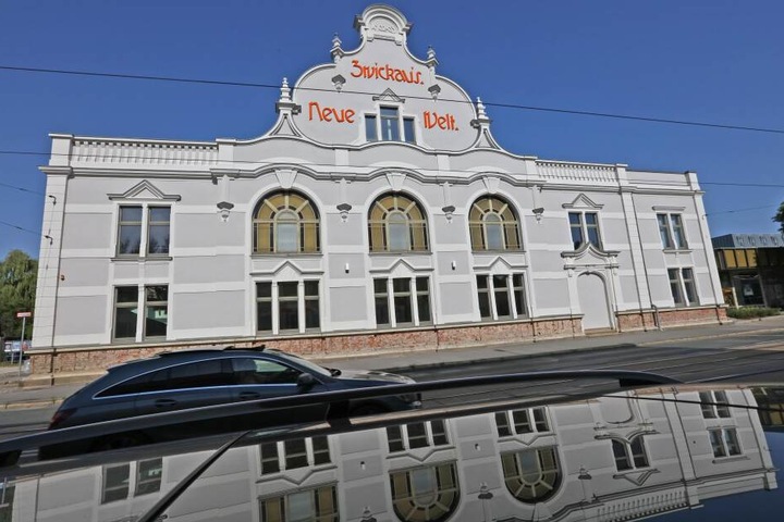 Unbekannte Täter brachen ins Konzert- und Ballhaus Neue Welt in Zwickau ein.