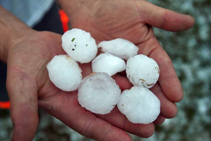 Von Dienstag auf Mittwoch wird auch wieder mit heftigem Hagel gerechnet.