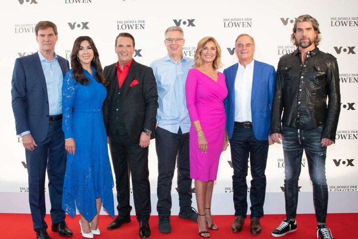 Die Investoren der sechsten Stafffel der Vox-Show "Die Höhle der Löwen"(l-r): Carsten Maschmeyer, Judith Williams, Ralf Dümmel, Frank Thelen, Dagmar Wöhrl, Georg Kofler und Nils Glagau.