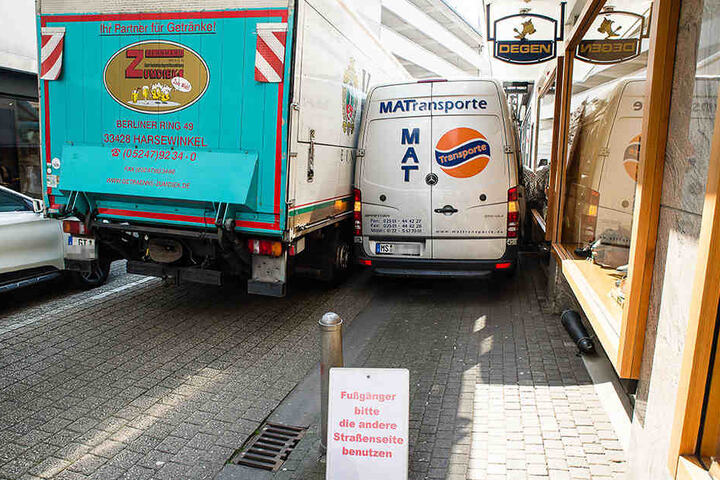 Der Getränkelaster konnte nicht durchkommen.