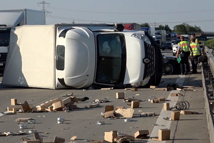 Die Autobahn musste stundenlang gesperrt werden.