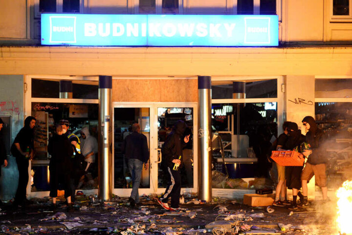 Die Randalierer hatten während des G20-Gipfels in Hamburg auch eine Budni-Filiale geplündert.