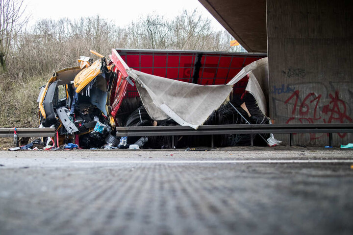 Das Fahrzeug wurde komplett zerstört.