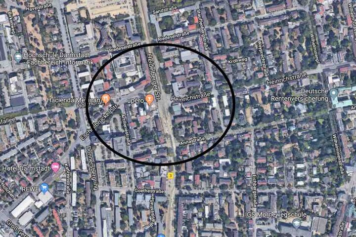 An der Tram-Haltestelle Heidelberger Straße/Eschollbrücker Straße wurde der Mann niedergestochen.