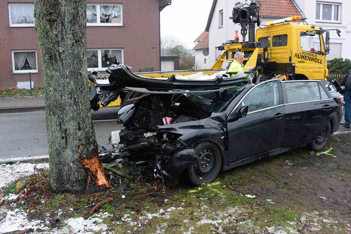 Der Mazda war nicht mehr fahrbereit und musste abgeschleppt werden.