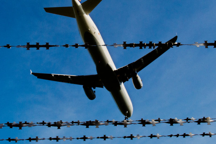 Von Januar bis Oktober 2018 wurden 1504 abgelehnte Asylbewerber aus Hessen abgeschoben (Symbolbild).
