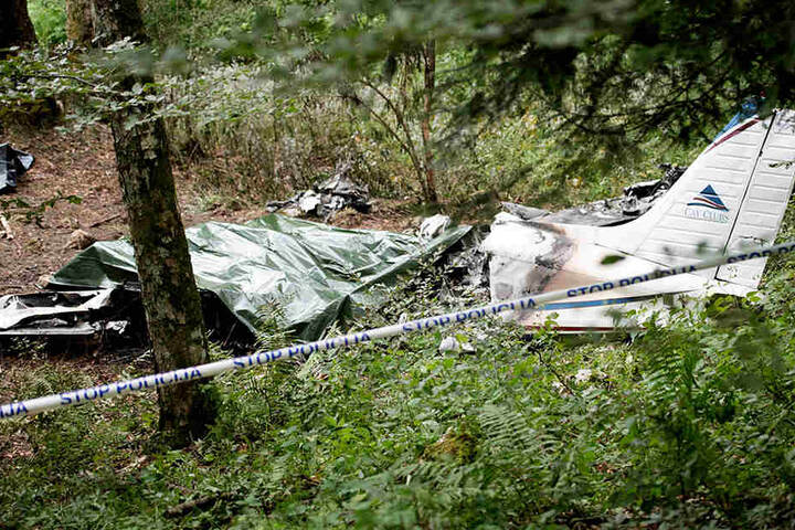 Das Ende einer verhängnisvollen Reise: Das Wrack der Piper PA-32, mit der Thomas Wagner und Unister-Mitgesellschafter Oliver Schilling am 14. Juli in Slowenien abstürzten.