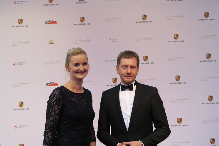 Sachsens Ministerpräsident Michael Kretschmer war zusammen mit Markéta Meissner, Generalkonsulin der Tschechischen Republik in Sachsen erschienen.
