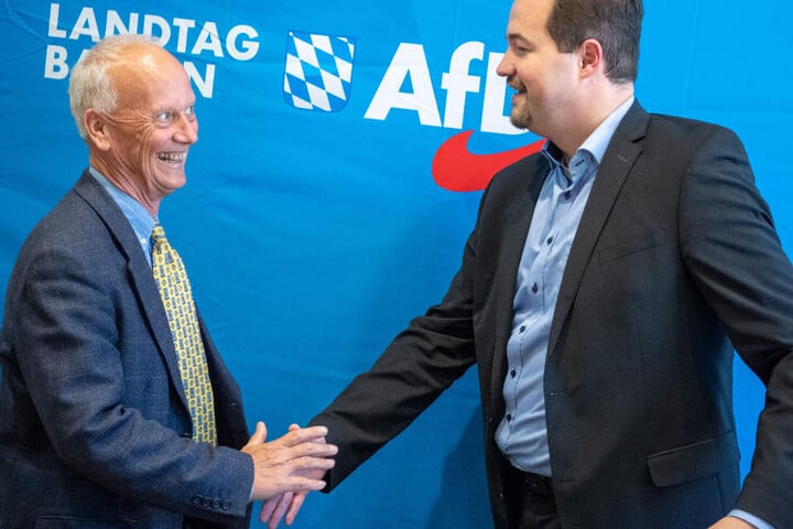 Der AfD-Landtagsabgeordnete Uli Henkel (l.) wird vom Verfassungsschutz beobachtet. (Archivbild)