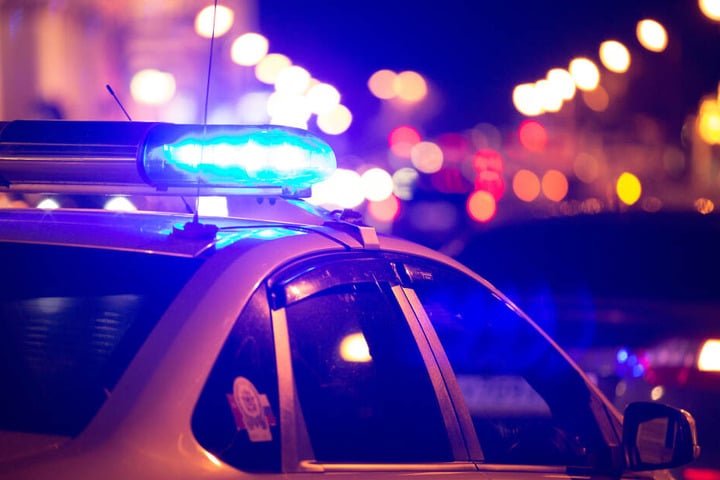 Der 75-Jährige wurde bei dem Überfall verletzt und ambulant in einer Klinik behandelt (Symbolbild).