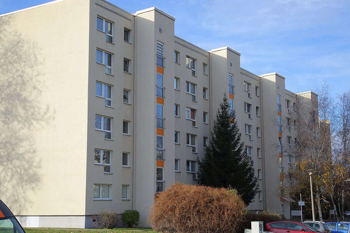 Auch diese außenliegenden Treppenhäuser sind typisch für Gorbitz.
