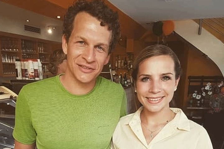 Schlagersternchen Sophia Venus (24) beim "Ranger"-Dreh mit Sebastian Kaufmane (34). Er spielt den Freund von Ranger Jonas.