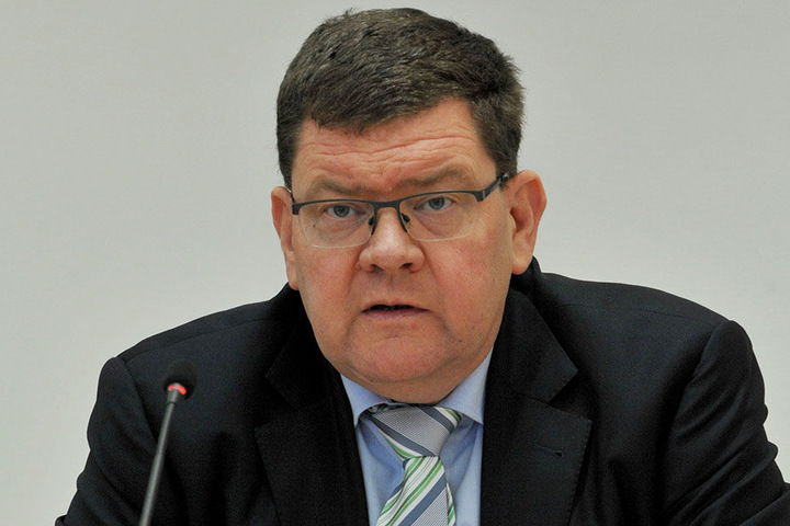 Philipp Rochold (54).