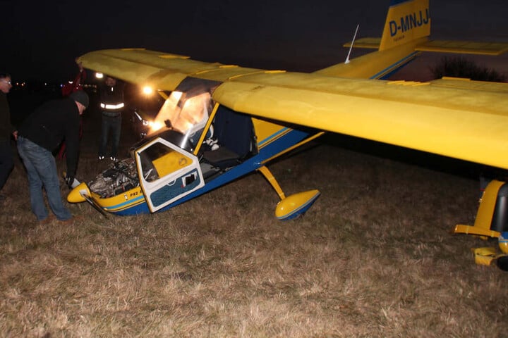 Der Pilot konnte das Flugzeug glücklicherweise unverletzt verlassen.