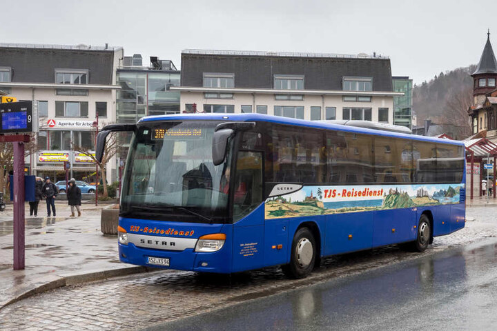 Mit diesem Linienbus wird der angehende Busfahrer Fahrgäste durch Aue transportieren.