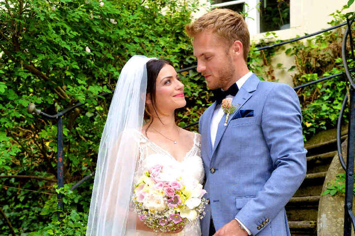 Aber natürlich verläuft die Hochzeit nicht ohne Hindernisse.