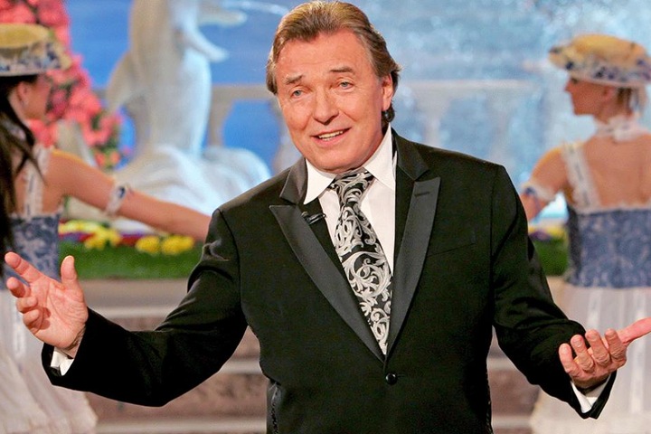 Karel Gott stand nach seiner schweren Krankheit erstmals wieder auf der Bühne.