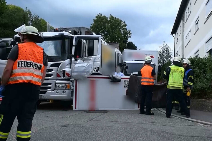Rettungskräfte an der Unglücksstelle.