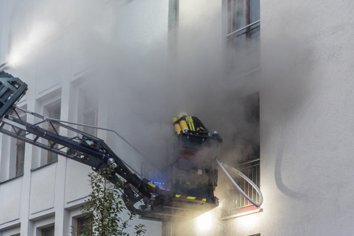 Die Bewohner der betroffenen Wohnung wurden in einer anderen Unterkunft untergebracht.
