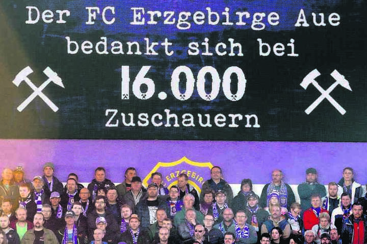 Einmal war das Stadion in dieser Saison bisher ausverkauft. Gegen den Hamburger SV kamen im November 16.000 Zuschauer.