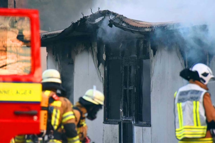 Irgendwann bekamen die Feuerwehrleute die Flammen unter Kontrolle.