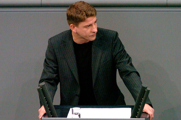 Michael Leutert (43, Linke) schlich vor seiner ersten Rede in den leeren Plenarsaal.