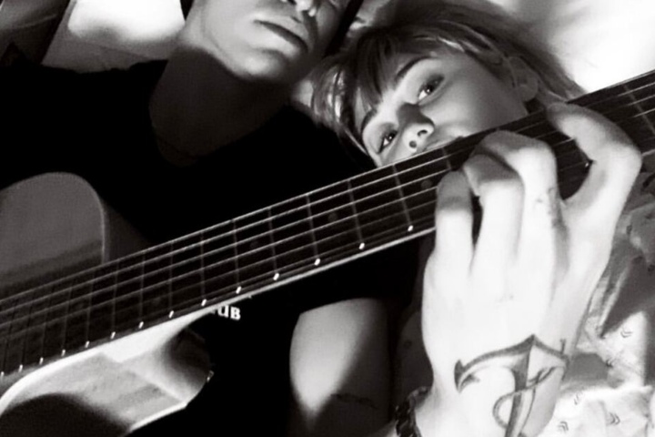 Miley Cyrus (26) und ihr neuer Freund Cody Simpson (22).