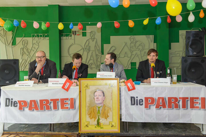 Der Vorstand von "Die Partei" stellte sein Wahlprogramm vor.