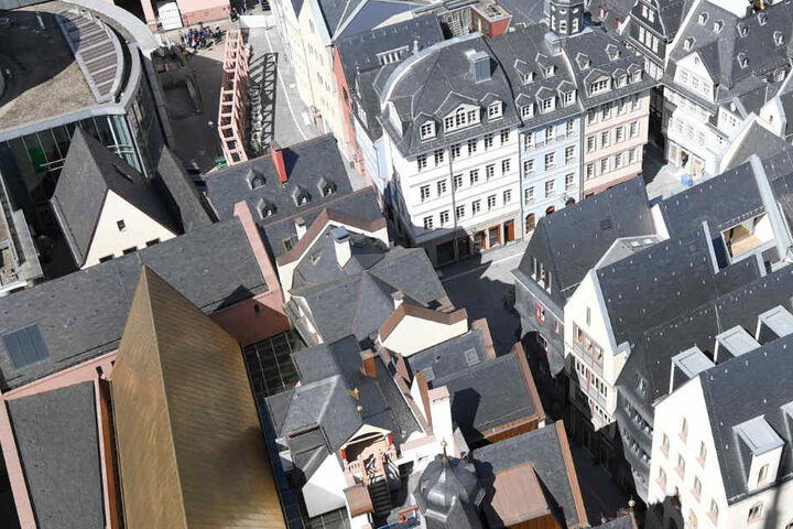 Die Dächer der neuen Altstadt von Frankfurt, aufgenommen aus dem Frankfurter Dom.