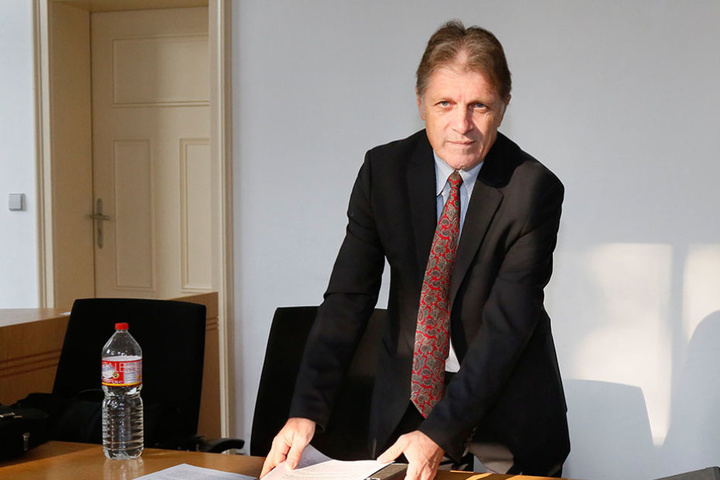 Mit den Gutachten nicht zufrieden: Ex-MZ-Chef Martin Wimmer (58) am Montag am
Landgericht Chemnitz.