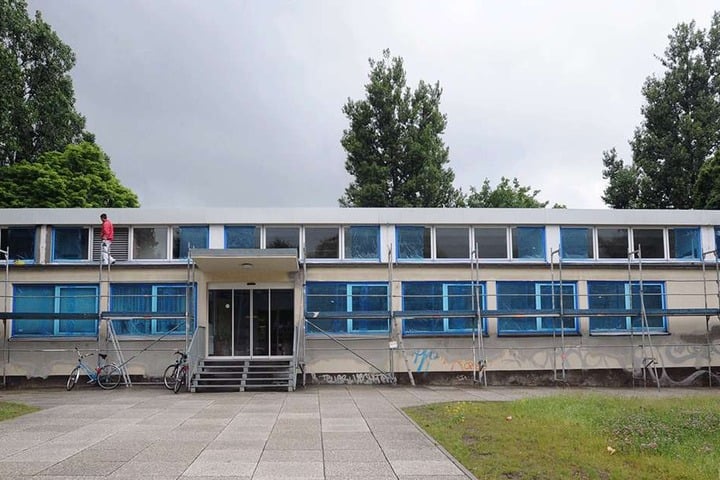 An Stelle der alten Schwimmhalle in Bernsdorf kommt der Neubau hin.