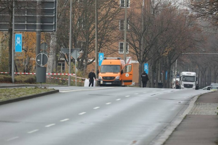 Der Kampfmittelbeseitigungsdienst ist eingetroffen.
