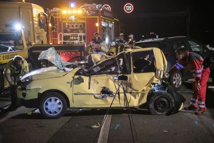 Ein fünf Jahre alter Junge überlebte den Crash bei Bad Nauheim nicht.