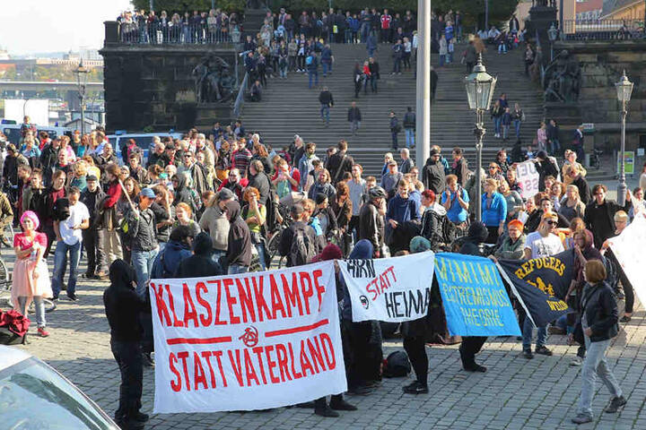 Gegendemonstranten am Schlossplatz.