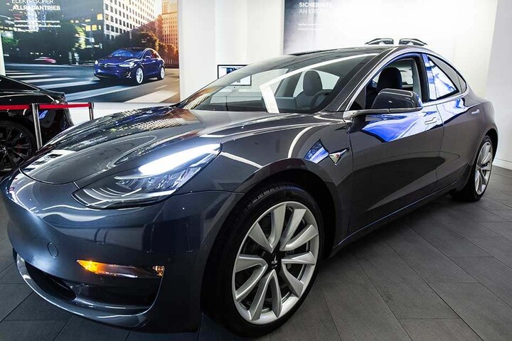 Ein Tesla Modell 3.