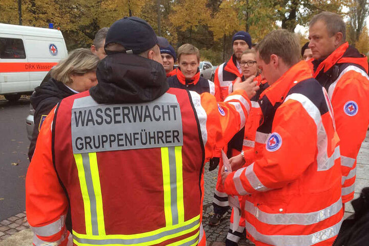 DRK-Wasserwacht hilft bei Evakuierung