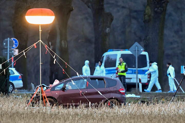 Mit diesem Auto hatte der junge Mann die Polizisten tot gefahren.