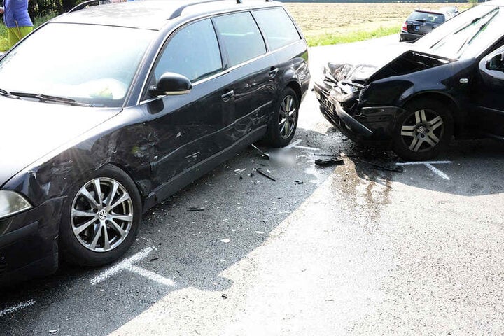 Der Golf krachte auf die Vorderachse des Passat.
