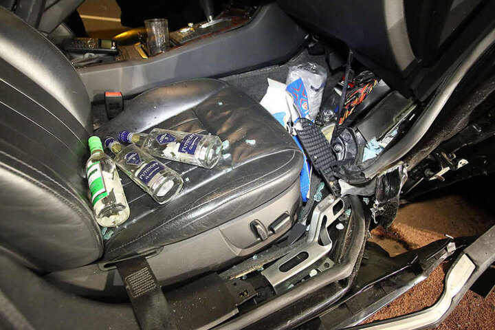 Im Auto lagen noch mehrere Flaschen Schnaps.