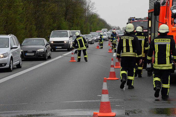 Der Verkehr musste über den Standstreifen an der Unfallstelle vorbeigeleitet werden.