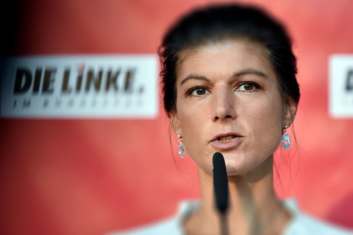 Sarah Wagenknecht hat großen Grund zur Freude: Sie wurde erneut zur Fraktionschefin der Partei Die Linke gewählt.