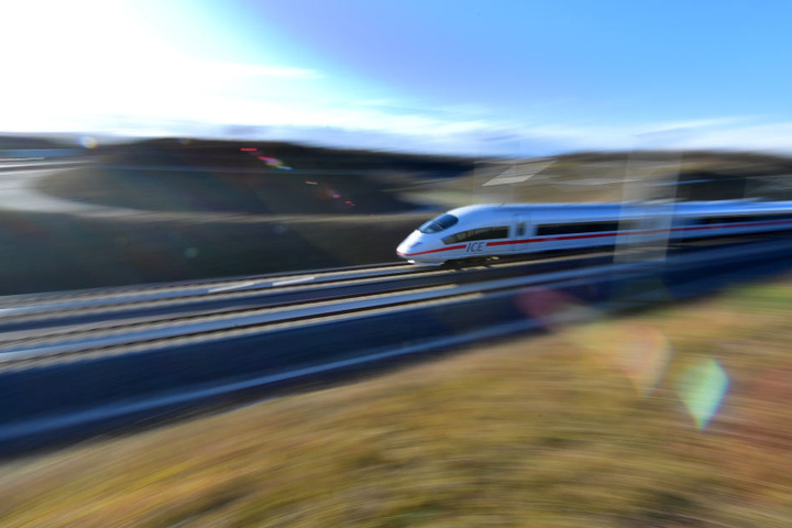 Ein Sonderzug auf dem Weg von München nach Berlin.