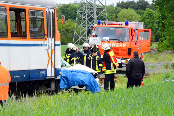 Bei dem Zug-Unglück kamen zwei Menschen ums Leben.